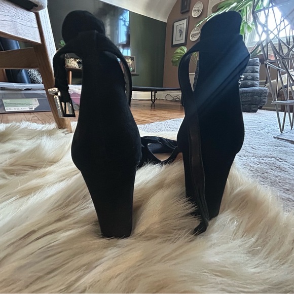 Vince Camuto 3” Bow Block Heel Sandal - Picture 4 of 5